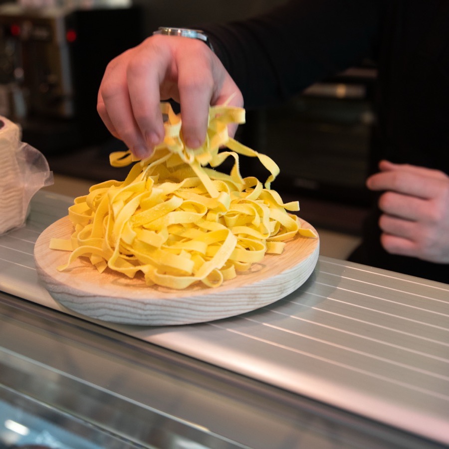 Pasta fresca hecha a mano en restaurante italiano de Barcelona
